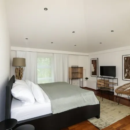 ~ Regensburg Schönstes Appartment an der Donau~ Отели в г. Зинцинг
