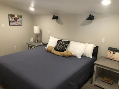 Restore 38 Ranch: Hidden gem w/ 3br, pool, porch