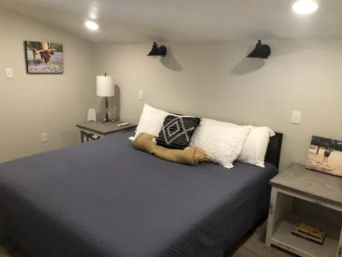 Restore 38 Ranch: Hidden gem w/ 3br, pool, porch