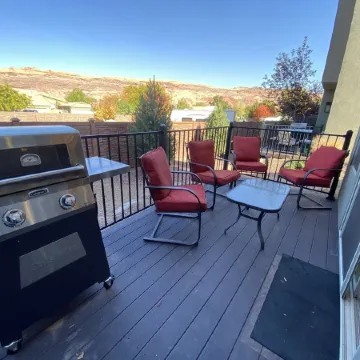 Luxury Entrada Townhome near downtown, Arches Nat’l Park, townie bikes included!