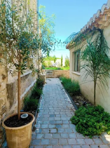 Uzès, listed Mazet, very nice view, air conditioning, shops on foot, secure swimming pool