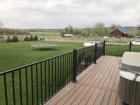 Heise Hot Springs Gathering Place sleeps 30+ w/Hot tub