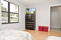 Centrally Located 4Br/2Ba Home with a Private Backyard Hotels near Shoppes of Victoria Square