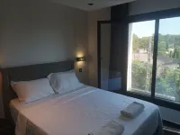 Contemporary villa 10 minutes from Cannes