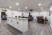 The University-2 bed/2bath-straightshot to Tech