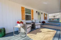 Enchanting 2 Bedroom Cottage, The Fox Den, 258 Acres, Farmville, VA