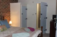 BARN COTTAGE. Delightful luxury rustic barn conversion nr New Forest/south coast