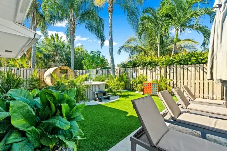 Stunning Retreat - Hot Tub - Sauna - Heated Pool - Games Room- Cold Plunge Отели в г. Палм-Бич-Гарденс