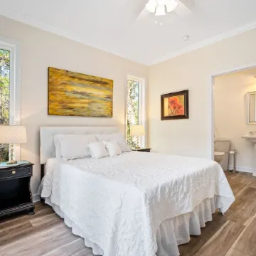 Gorgeous Magnolia Cottage: With Bicycles/Beach Equipment- Pet Friendly! Private!