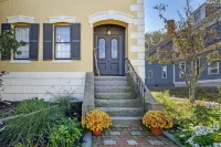 2BR/2.5Bath|KING Suite|Balcony|Reserved Parking!