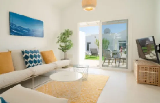 Luxurious A2 in a Small Complex with Communal Pool 100m from the Sea