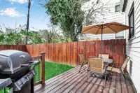 Fully renovated house in a highly walkable neighborhood; close to all!