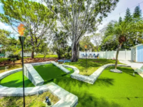 Amenity Paradise! Theater, Game-room, Mini Golf, Outdoor Bowling & Hot Tub!