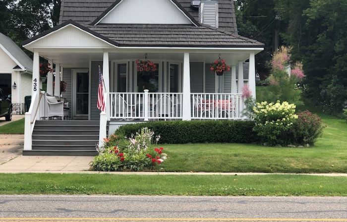 Cozy cottage on beautiful Lake Charlevoix