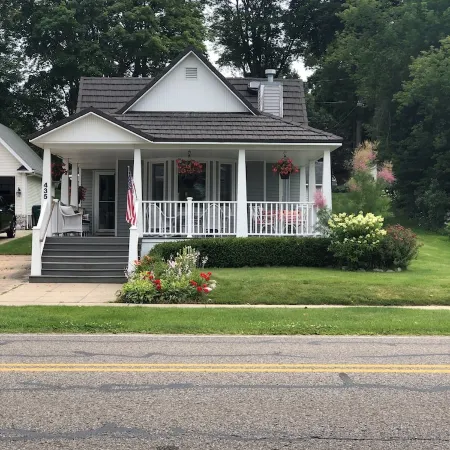 Cozy cottage on beautiful Lake Charlevoix
