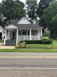Cozy cottage on beautiful Lake Charlevoix - 3-Star