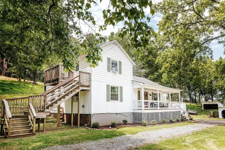 Family Friendly Farmhouse on FENCED 16 Acres with Trails
