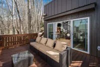 Tranquil & Stylish ~ Near Skiing ~ Hot Tub ~ Views