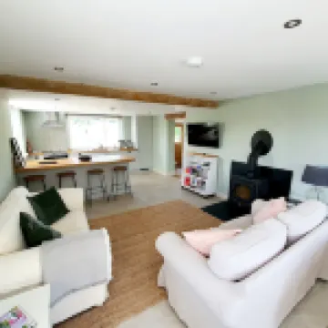 Peaceful cottage nr Ludlow & Leominster, newly renovated, large garden & orchard Hotels in Leominster