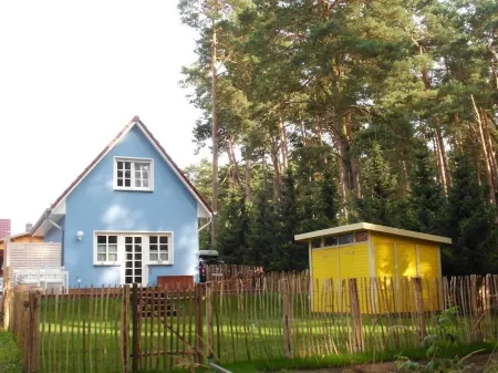 New holiday home by the forest. Baltic Sea in 2 minutes. Achterwasserblick. Отели в г. Лоддин