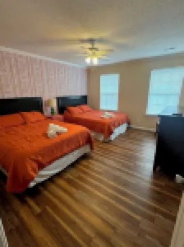 The HART of Tiger Town!  Lakefront home less than 4 miles to Clemson University