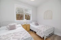 Beautiful Spacious New Lakefront Home