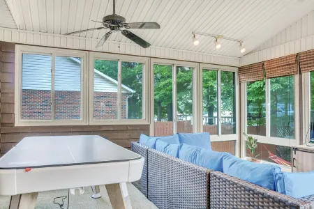 Peaceful Retreat on Lake Norman /Pontoon Boat Ava.