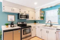 Pensacola Cottage - King Bed - Mins. from Beaches & Downtown - Pet Friendly