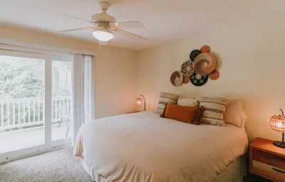 Britt's Creek Condo - the perfect location in Ocean Springs! Hotels in 