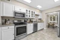 Funky MINI GOLF Home filled with Amenities