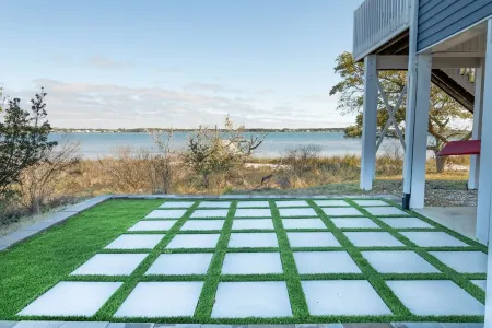 Harkers Hideaway - Waterfront Home with Private Dock & Private Beach