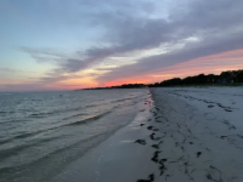 Fisherman's access and relaxation in a 2BR 2BA on River with Dock, Pet friendly!