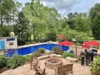 Blue Door Guesthouse – Gorgeous & Spacious 2Br/2BA Pool-Level Retreat