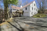 Beech Mountain Vibes: Golf, Ski, Hike, Grill, Deck, and View