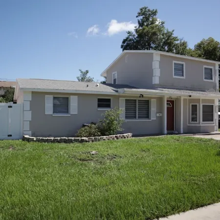 Quiet Pool Haven: 4BR - 9PPL, AC, WiFi, and Beaches Nearby