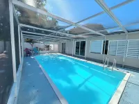 Quiet Pool Haven: 4BR - 9PPL, AC, WiFi, and Beaches Nearby - Pool