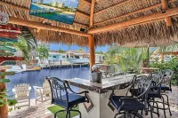 2 miles from the beach! Heated pool/Hot tub/free kayaks & so much more