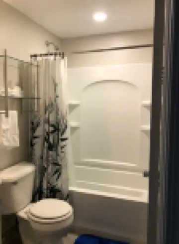 Skots Villa Upper East. Centrally Located Near Sanford Medical Center & Midco.