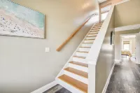 right next to beach 4-bed 4-bath home sleeps 16+ 10 steps to pool game room Hotels in Lower Grand Lagoon