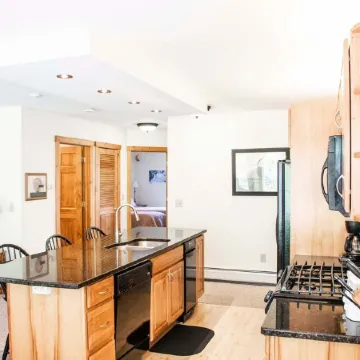 Ski in/ Ski out at Jay Peak- 10 feet from Grammy Jay Run