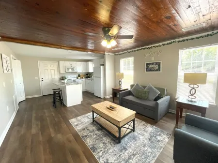 Cozy Little House in Level Plains