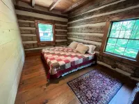 Historic Log Cabin on a homestead!-Pet Friendly!