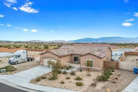 New: Spacious Backyard, Pool & Hot Tub, Gameroom