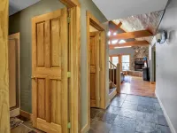 Beautiful 6 bedroom Ellicottville Chalet 曼斯費爾德酒店