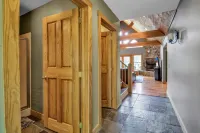 Beautiful 6 bedroom Ellicottville Chalet Hotels in Mansfield