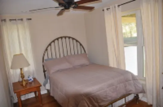 Cozy  2 bed 2 bath apt. with porch, peaceful Riverfront in the NW Catskill area