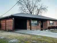 Stylish and funky, minutes away from everything NWA has to offer! Hotels in Springdale