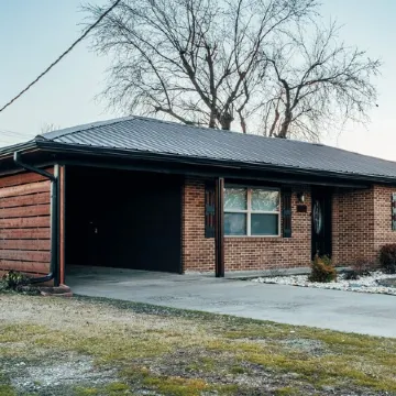 Stylish and funky, minutes away from everything NWA has to offer!