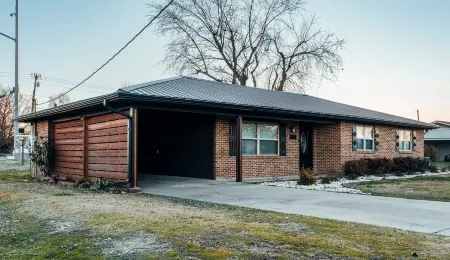 Stylish and funky, minutes away from everything NWA has to offer!