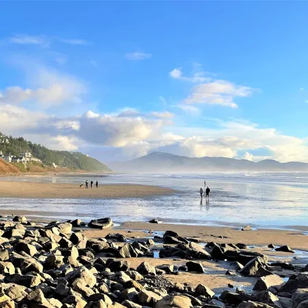 Elevator, Master Suites, Jacuzzi's - steps to the Beach!